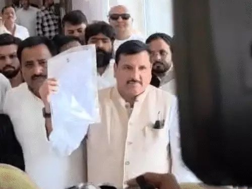 राम मंदिर जमीन मामले में AAP सांसद संजय सिंह ने SIT को सौंपे 11 दस्तावेज, कार्रवाई पर उठाए सवाल