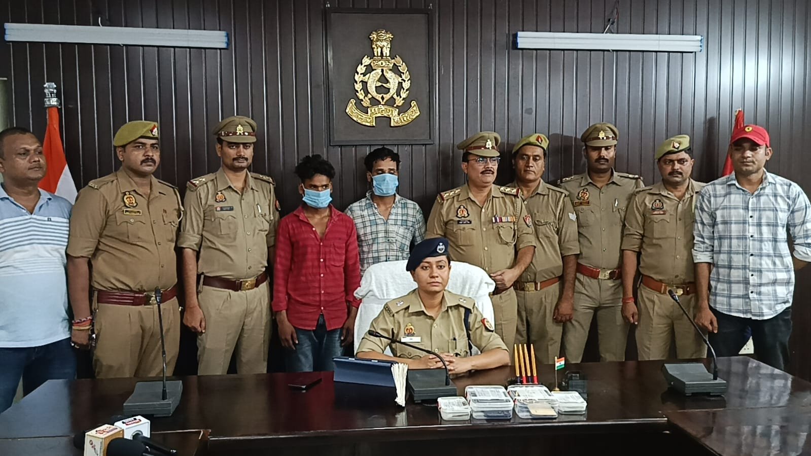 पता पूछने के बहाने महिला से झपटा था सोने का टप्स, पुलिस ने दो युवकों को दबोचा