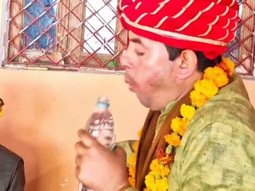 कानपुर देहात का ‘बोतल बाबा’ गिरफ्तार, महिला से छेड़छाड़ के आरोप में कार्रवाई; कभी तहसील कर्मचारी से बना था कथित ‘चमत्कारी बाबा’