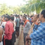 बलिया में टावर पर चढ़ा युवक, कार्रवाई न होने से नाराज; पुलिस से FIR दर्ज करने की मांग, घंटों चला हाई-वोल्टेज ड्रामा