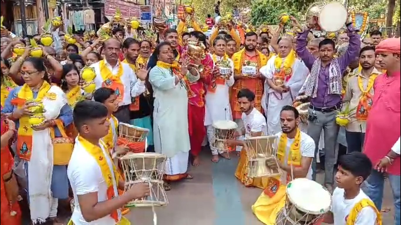 निर्जला एकादशी पर काशी में उमड़ा आस्था का सैलाब, 1008 कलशों के जल से हुआ बाबा विश्वनाथ का महाअभिषेक