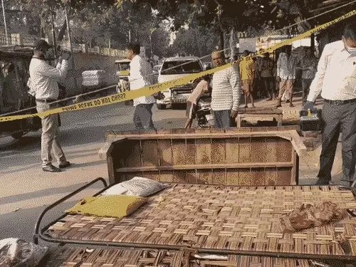 बेटे की सगाई में शामिल होने आए अधेड़ की गोली मारकर हत्या, घर के बाहर चारपाई पर सोते समय वारदात