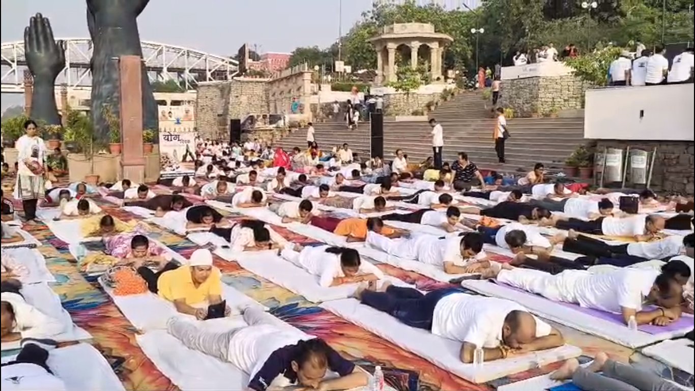 नमो घाट से अंतरराष्ट्रीय योग सप्ताह की शुरुआत, योग के प्रति जागरूकता का दिया गया संदेश