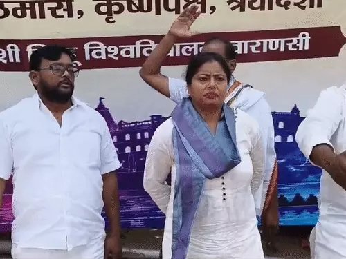 वाराणसी में विरोध मार्च पर रोक, पल्लवी पटेल बोलीं- युवाओं के भविष्य से खिलवाड़ बर्दाश्त नहीं