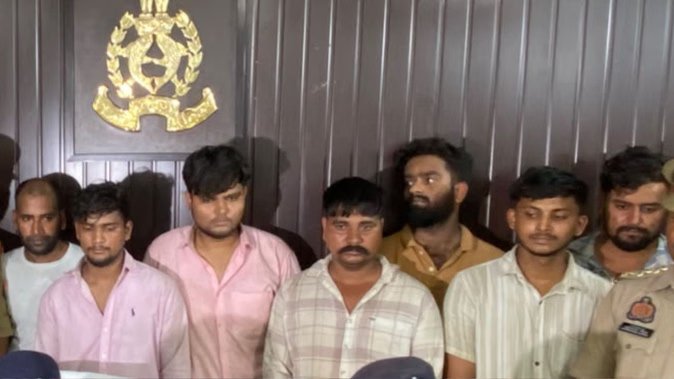 अवैध हथियार तस्करी पर बड़ी कार्रवाई: चोलापुर पुलिस और एसओजी ने सात आरोपियों को दबोचा