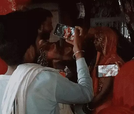 मोबाइल टॉवर पर चढ़ी युवती की जिद रंग लाई, थाने की पहल पर प्रेमी संग हुआ विवाह