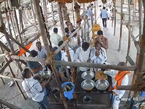 महाराष्ट्र: परभणी के हनुमान मंदिर में हादसा, निर्माणाधीन सभामंडप गिरा; 6 की मौत, 30–40 श्रद्धालुओं के दबे होने की आशंका