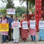 वाराणसी में मीट-मछली दुकानों को शहर से बाहर करने के प्रस्ताव पर व्यापारियों का विरोध, मंडलायुक्त को सौंपा गया ज्ञापन