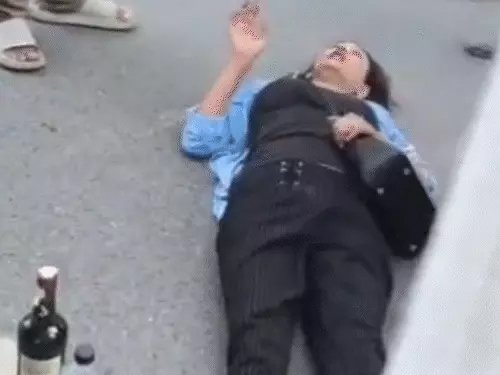 ग्रेटर नोएडा वेस्ट: शराब के नशे में युवती का सड़क पर हंगामा, वायरल वीडियो के बाद पुलिस ने की कार्रवाई