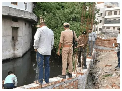 मानसून से पहले नाला सफाई की खुली पोल, नगर आयुक्त के निरीक्षण में मिली लापरवाही; ठेकेदार पर 50 हजार का जुर्माना