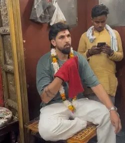IPL सीजन के बाद काशी पहुंचे ईशांत शर्मा, बाबा विश्वनाथ और काल भैरव के दरबार में टेका माथा