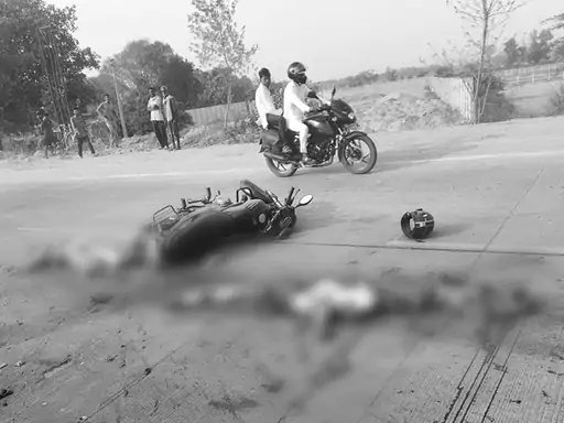 पुलिस भर्ती परीक्षा देने जा रही युवती और पिता की सड़क हादसे में मौत, पड़ोसी गंभीर घायल