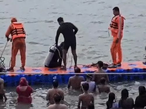 तुलसीघाट पर गंगा स्नान के दौरान युवक की डूबने से मौत, NDRF की टीम ने शव को निकाला बाहर
