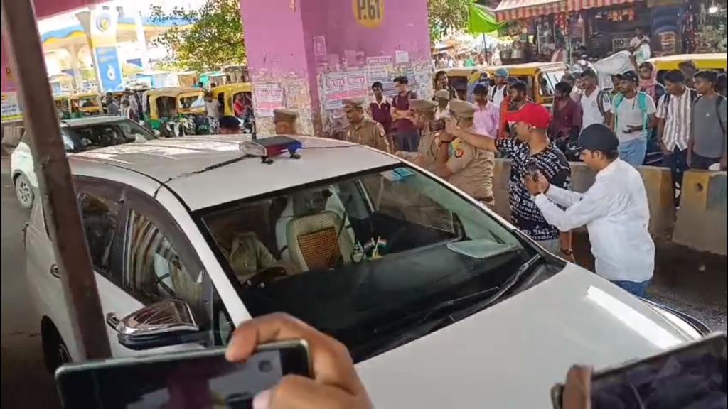 कैंट स्टेशन पर यात्रियों की सुरक्षा को मिली नई मजबूती, पुलिस कमिश्नर मोहित अग्रवाल ने किया अत्याधुनिक पुलिस बूथ का उद्घाटन