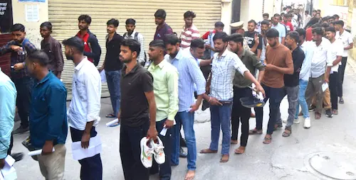कड़ी सुरक्षा के बीच शुरू हुई यूपी पुलिस भर्ती परीक्षा, AI कैमरों से रखी जा रही निगरानी