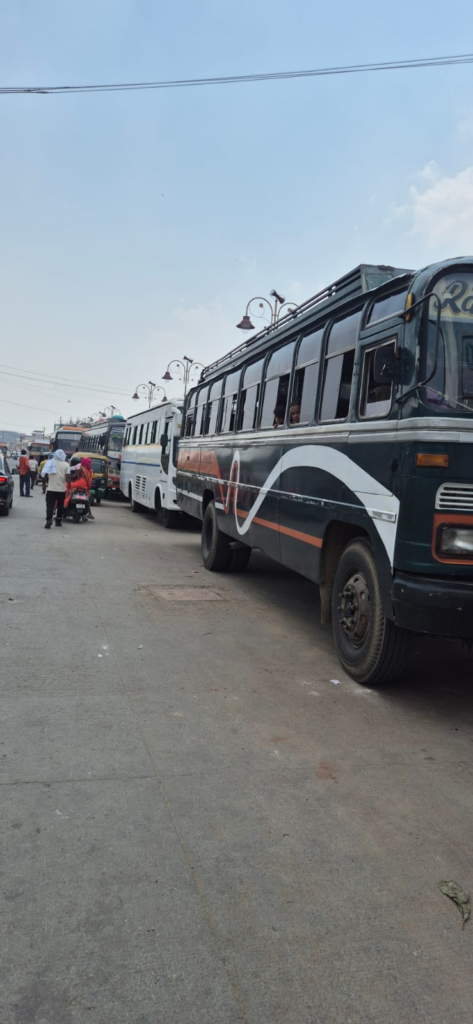 लहरतारा-चांदपुर में फल-फूल रहे अवैध बस अड्डे