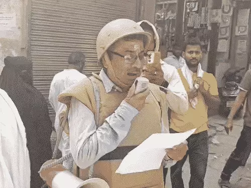दालमंडी पुनर्विकास परियोजना में तेज हुई कार्रवाई, भारी मशीनों से पुराने भवनों का ध्वस्तीकरण जारी