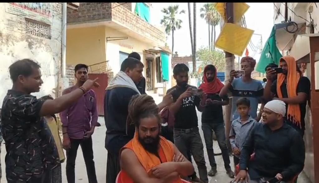 वाराणसी: मठ की जमीन को लेकर विवाद, दिव्यांग महंत से मारपीट और धमकी का आरोप; कई लोगों पर मुकदमा दर्ज