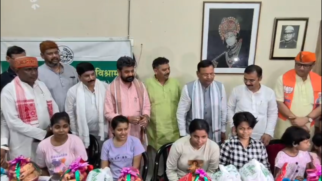 वाराणसी में भाजपा प्रदेश अध्यक्ष का दौरा, प्रधानमंत्री के कार्यकाल से जुड़े कार्यक्रमों में की सहभागिता