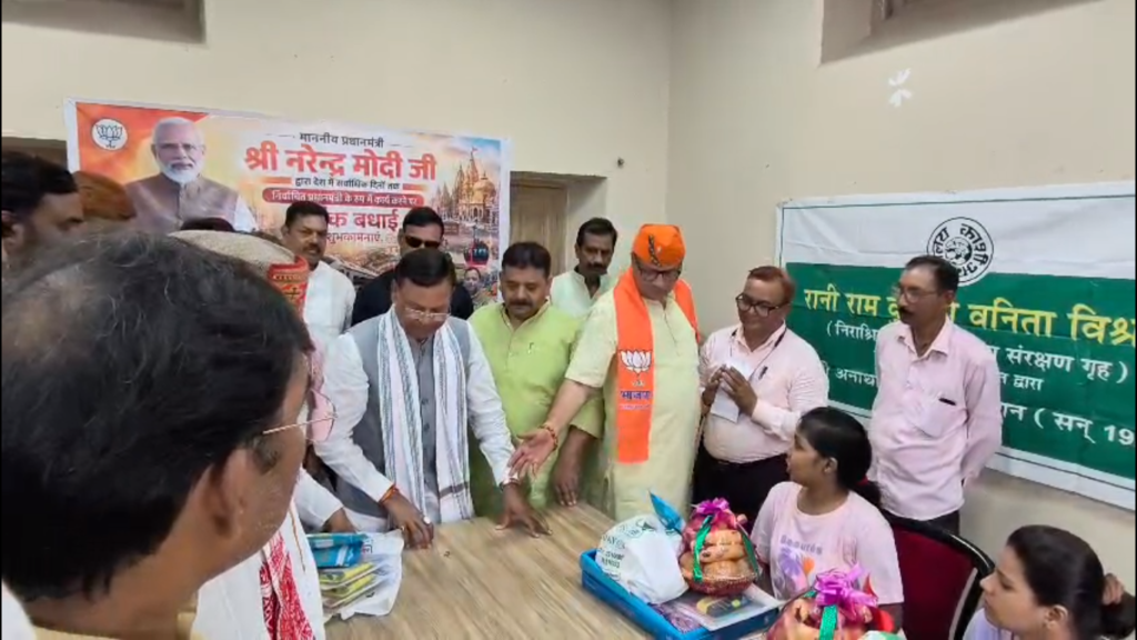 वाराणसी में भाजपा प्रदेश अध्यक्ष का दौरा, प्रधानमंत्री के कार्यकाल से जुड़े कार्यक्रमों में की सहभागिता