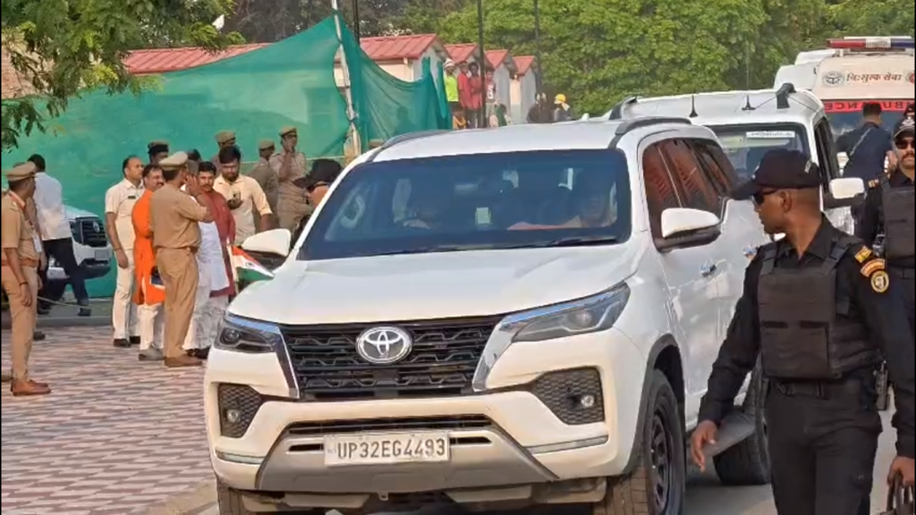 काशी में 12 वर्ष के केंद्रीय शासन की उपलब्धियों पर भव्य आयोजन, सीएम योगी दो दिवसीय दौरे पर पहुंचे वाराणसी