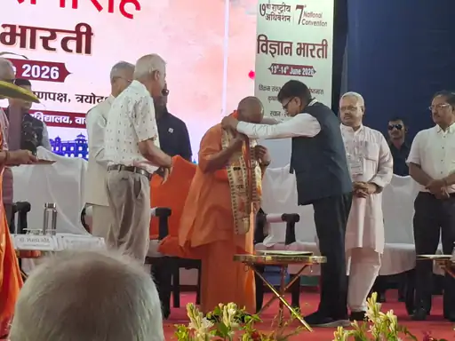 वाराणसी में सीएम योगी का बड़ा बयान: विदेशी श्रेष्ठता की धारणा पर साधा निशाना, गंगा के महत्व का भी किया उल्लेख