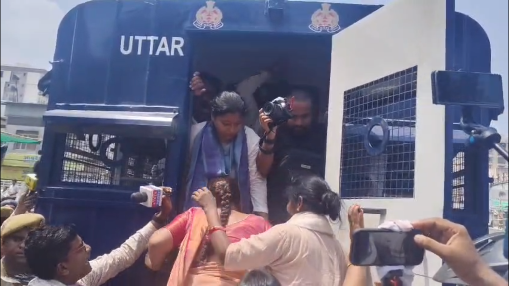 वाराणसी में विरोध मार्च पर रोक, पल्लवी पटेल बोलीं- युवाओं के भविष्य से खिलवाड़ बर्दाश्त नहीं
