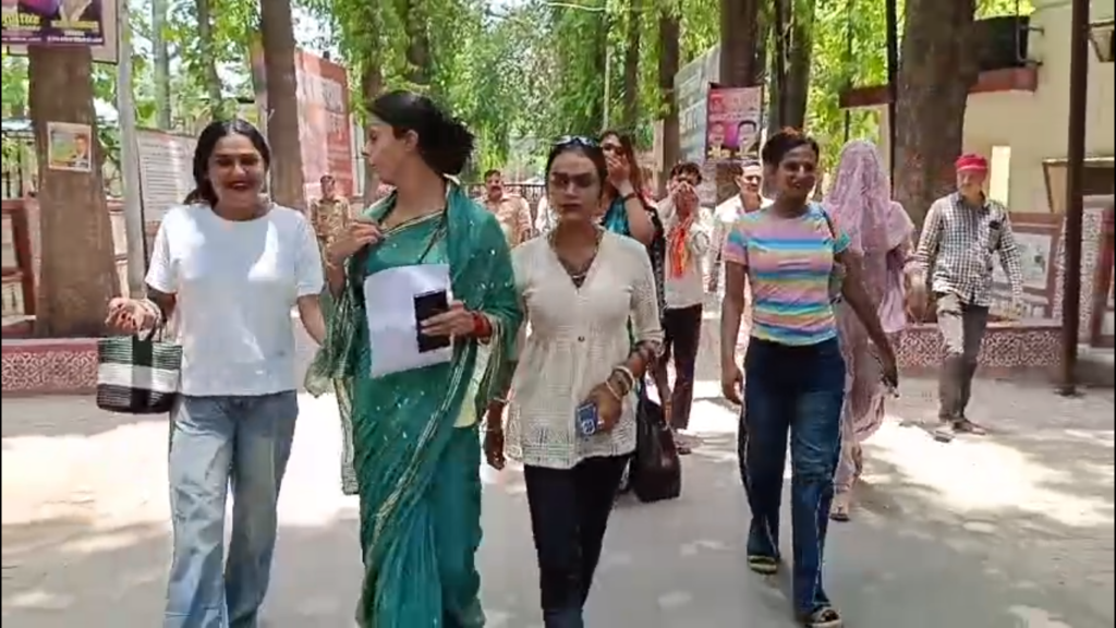वाराणसी में किन्नर आश्रम की मांग तेज, 15 दिन में कार्रवाई न होने पर आंदोलन की चेतावनी