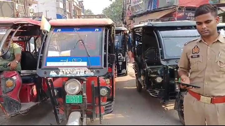 किसके दम पर ऑटो चालक देते हैं सिस्टम को चुनौती !