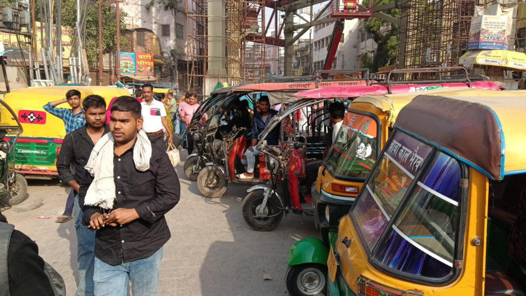 किसके दम पर ऑटो चालक देते हैं सिस्टम को चुनौती !