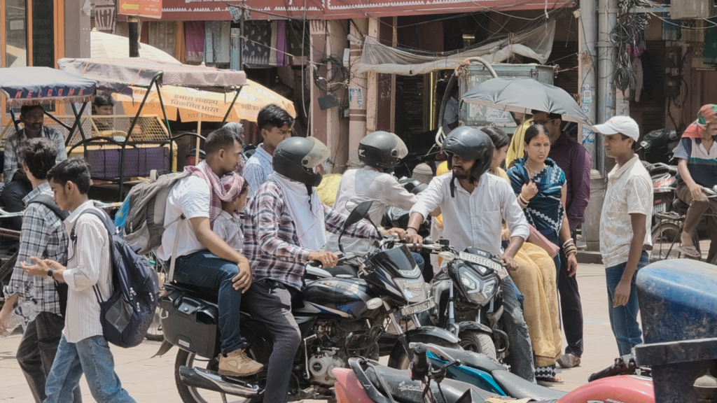 बाबा के दरबार तक पहुंचाने के नाम पर जेब पर डाका !