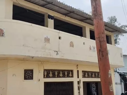 एक रात में उजड़ गया परिवार: मासूम बच्ची की आंखों के सामने हुई तीन हत्याएं