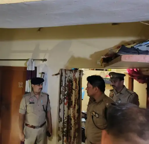 एक रात में उजड़ गया परिवार: मासूम बच्ची की आंखों के सामने हुई तीन हत्याएं