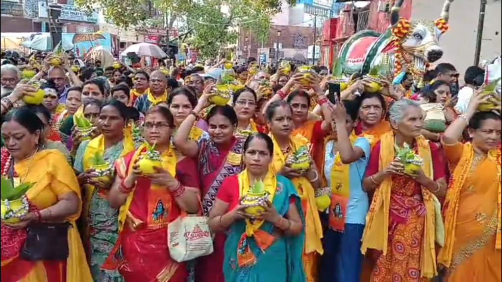 निर्जला एकादशी पर काशी में उमड़ा आस्था का सैलाब, 1008 कलशों के जल से हुआ बाबा विश्वनाथ का महाअभिषेक