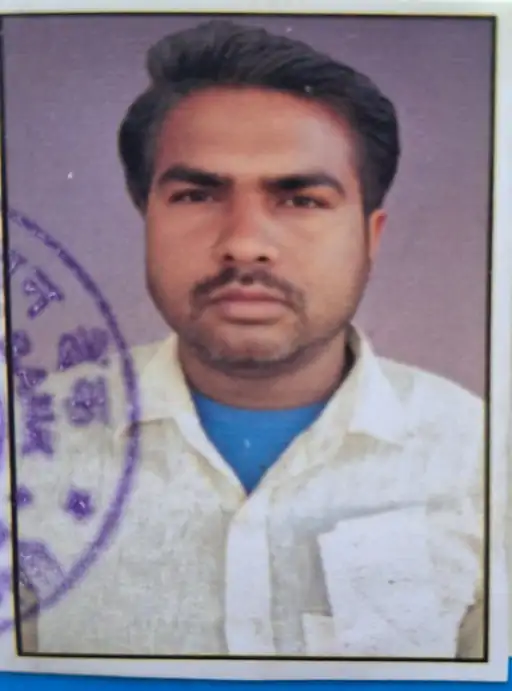 वाराणसी में करंट लगने से संविदा लाइनमैन की मौत, विभाग पर लापरवाही के आरोप, परिजनों ने उठाई नौकरी व मुआवजे की मांग