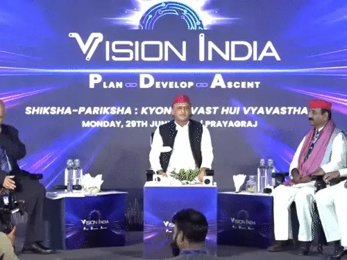 प्रयागराज में बोले अखिलेश यादव: भाजपा के एजेंडे में रोजगार नहीं, युवाओं की नाराजगी की अनदेखी कर रही सरकार