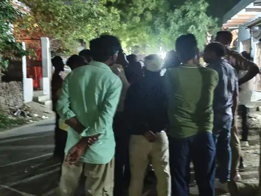 वाराणसी: शादी समारोह में डीजे पर डांस को लेकर विवाद, दोस्त ने युवक के सीने में घोंपा चाकू, आरोपी को भीड़ ने पीटा