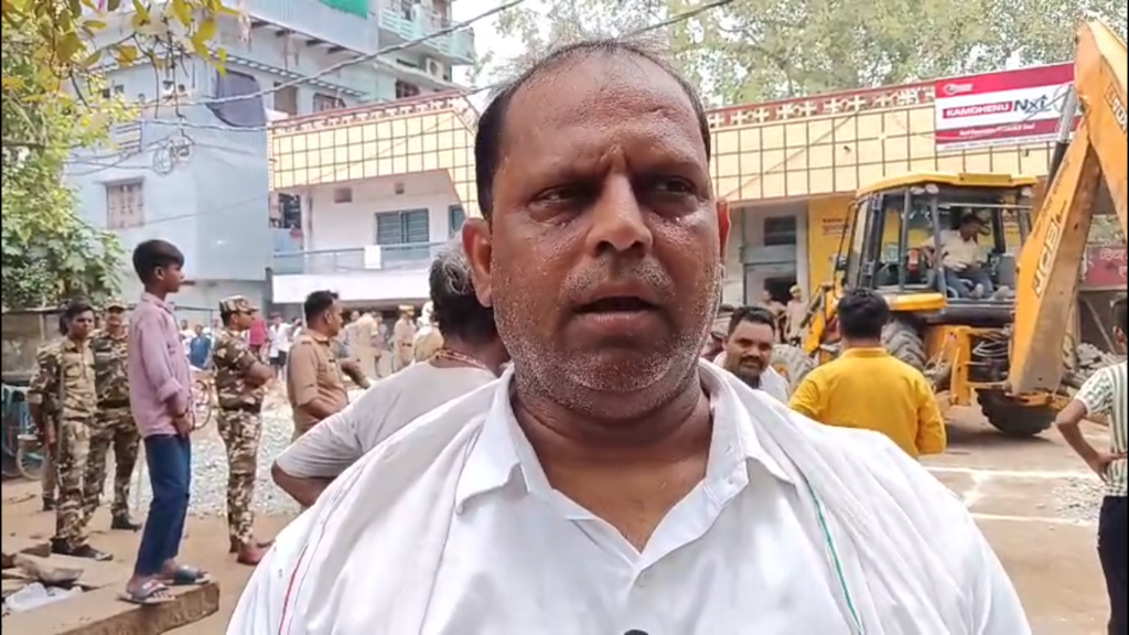 नवापुरा मैदान में स्कूल निर्माण को लेकर विवाद गहराया, स्थानीय लोगों के साथ बीजेपी पदाधिकारी ने भी जताया विरोध