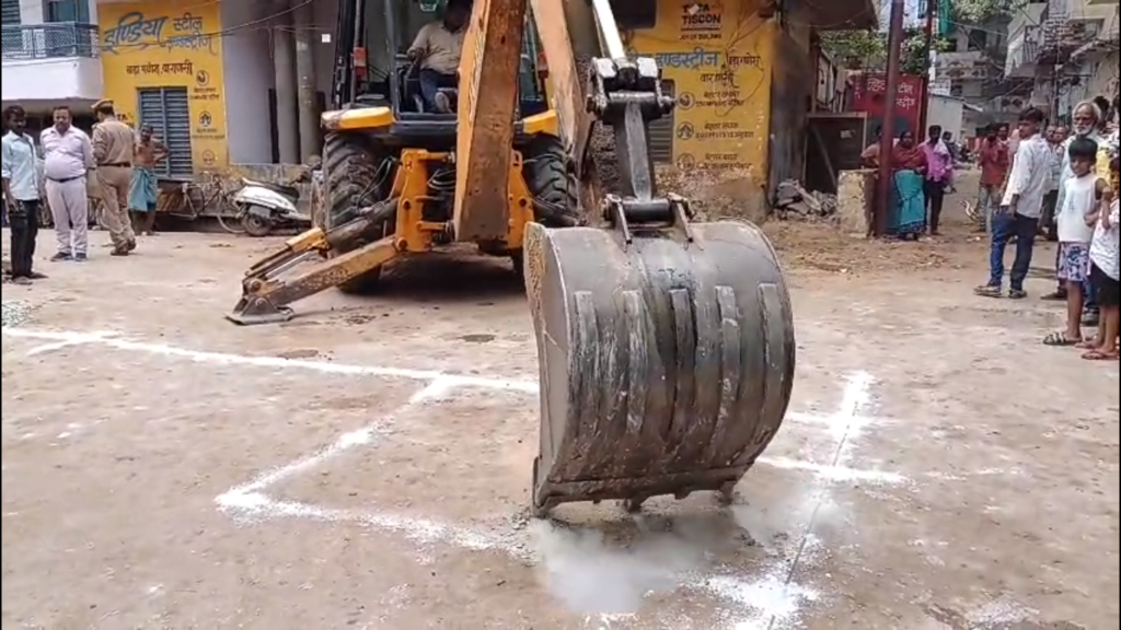 नवापुरा मैदान में स्कूल निर्माण को लेकर विवाद गहराया, स्थानीय लोगों के साथ बीजेपी पदाधिकारी ने भी जताया विरोध