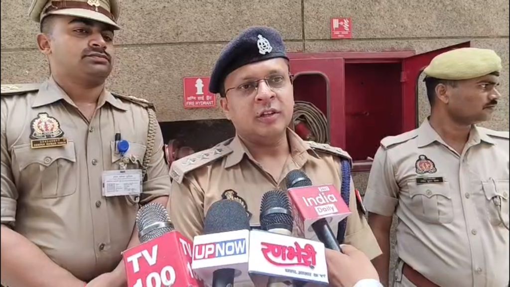 दिल्ली अग्निकांड के बाद वाराणसी में होटलों की फायर सेफ्टी पर कसा शिकंजा, बड़े प्रतिष्ठानों में चला विशेष निरीक्षण अभियान