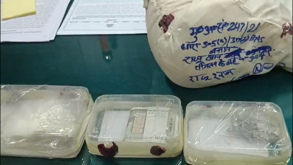 केदार घाट मंदिर चोरी कांड का खुलासा: मुख्य आरोपी समेत तीन गिरफ्तार, चांदी के आभूषण और नकदी बरामद