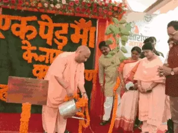 यूपी में आज 35 करोड़ पौधारोपण का महाअभियान, गोरखपुर से सीएम योगी ने किया शुभारंभ; पर्यावरण संरक्षण का दिया संदेश