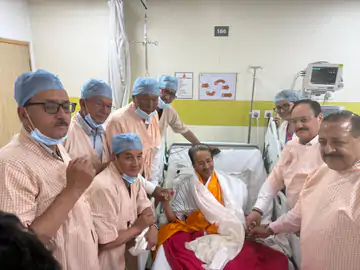 27 दिन बाद वांगचुक ने तोड़ा अनशन: नड्डा ने जूस पिलाया, बोले- हिंसा रोकने के लिए लिया फैसला; CJP का आंदोलन जारी
