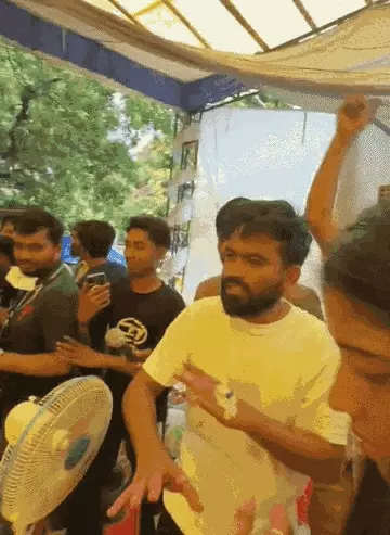 धर्मेंद्र प्रधान के इस्तीफे के बाद जंतर-मंतर पर जश्न, छात्रों ने गाया राष्ट्रगान; सरकार-CJP के बीच अहम वार्ता शुरू
