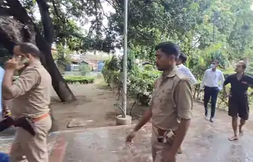 वाराणसी: आनंद पार्क में पेड़ से लटका मिला 35 वर्षीय युवक का शव, पहचान में जुटी पुलिस