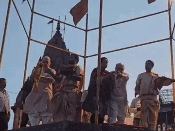 दशाश्वमेध घाट पर गंगा आरती में पहुंचे बिहार के राज्यपाल, करीब घंटेभर तक निहारी दिव्य आरती,बोले- मन भाव-विभोर हो गया