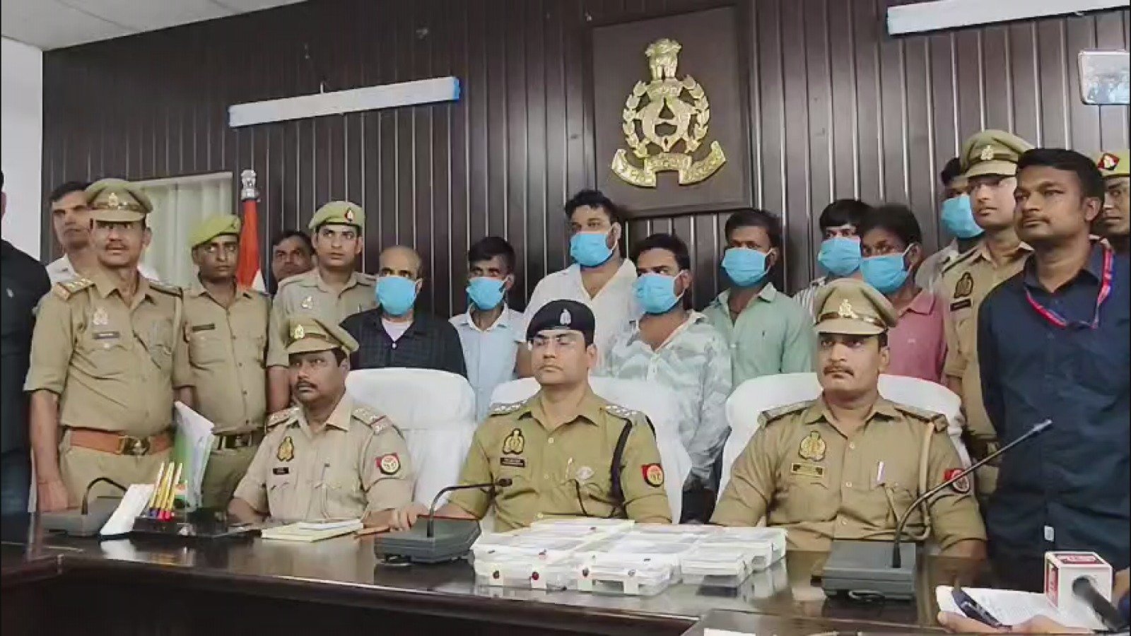वाराणसी में ऑनलाइन सट्टेबाजी गिरोह का पर्दाफाश, साइबर क्राइम टीम ने 8 आरोपियों को दबोचा