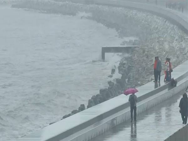 देशभर में मानसून ने पकड़ी रफ्तार: महाराष्ट्र में मूसलाधार बारिश, मुंबई समेत चार जिलों में रेड अलर्ट