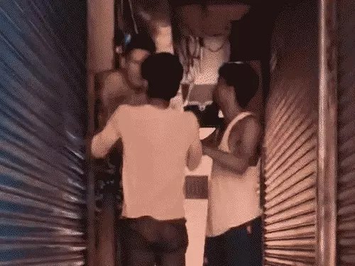 वाराणसी में विदेशी युवक का हाईवोल्टेज ड्रामा, मकान में घुसकर मचाया हंगामा; पुलिस को भी कहा- गो बैक