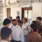बीएचयू में छात्रों का प्रदर्शन, सर सुंदरलाल अस्पताल के नए अधिकारियों को जल्द कार्यभार सौंपने की मांग